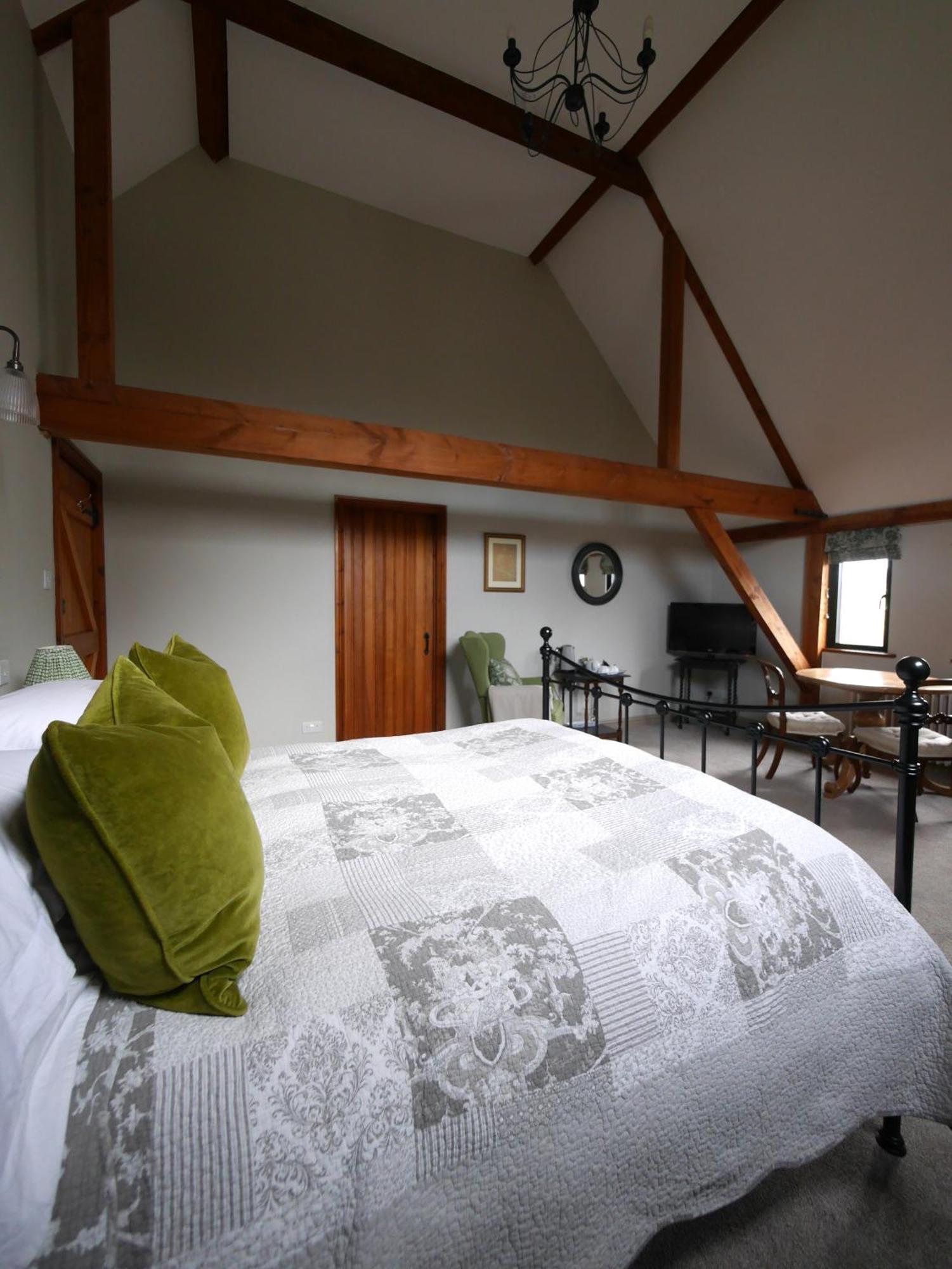 Bed and Breakfast North Downs Barn Рочестер Экстерьер фото